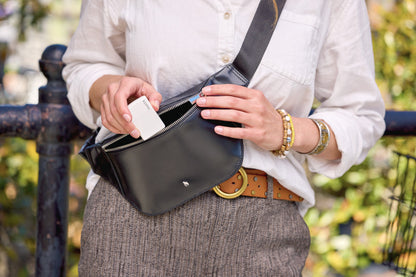 44213 Kožená crossbody taška Zippo Signature