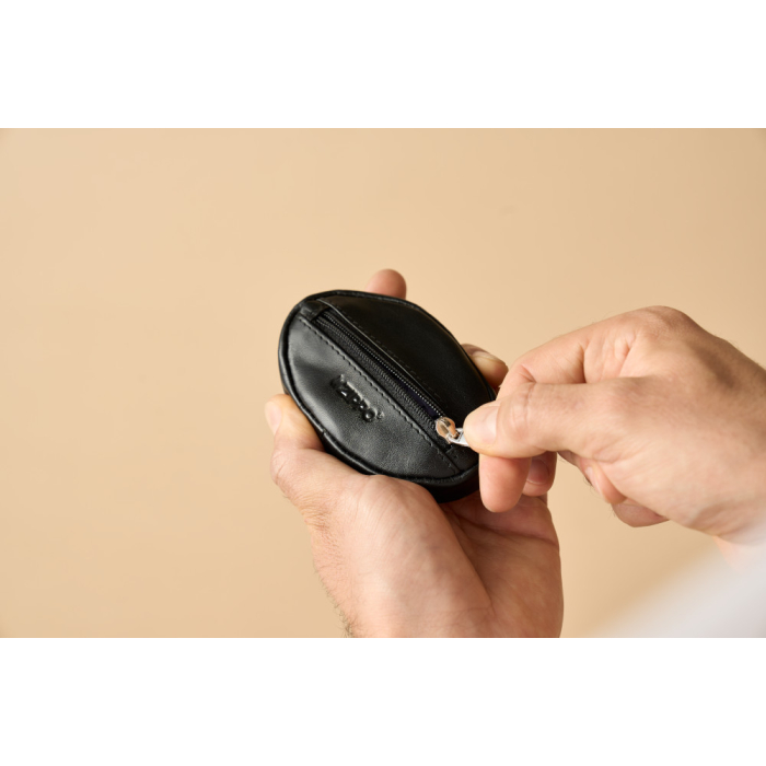 44197 Kožené pouzdro na mince Zippo Carbon