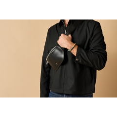 44213 Kožená crossbody taška Zippo Signature